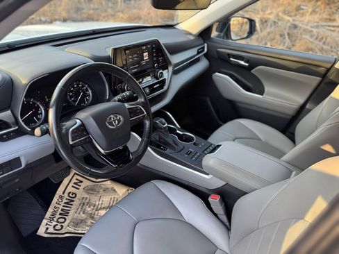 Used 2021 Toyota Highlander XLE image 13