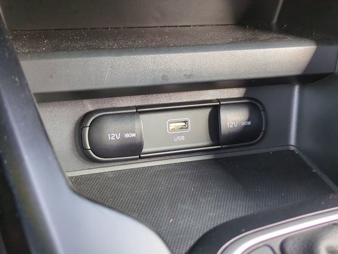 Used 2025 Kia Soul LX w/ LX Technology Package FWD image 21