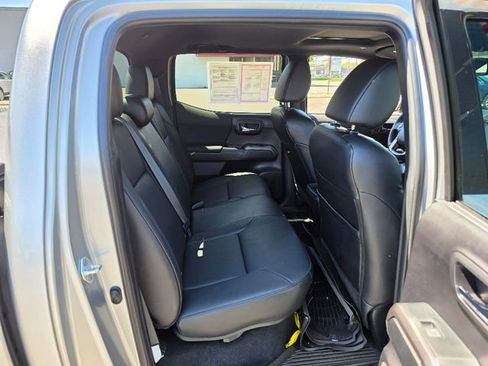 Used 2023 Toyota Tacoma TRD Sport w/ TRD Premium Sport Package AWD/4WD image 14