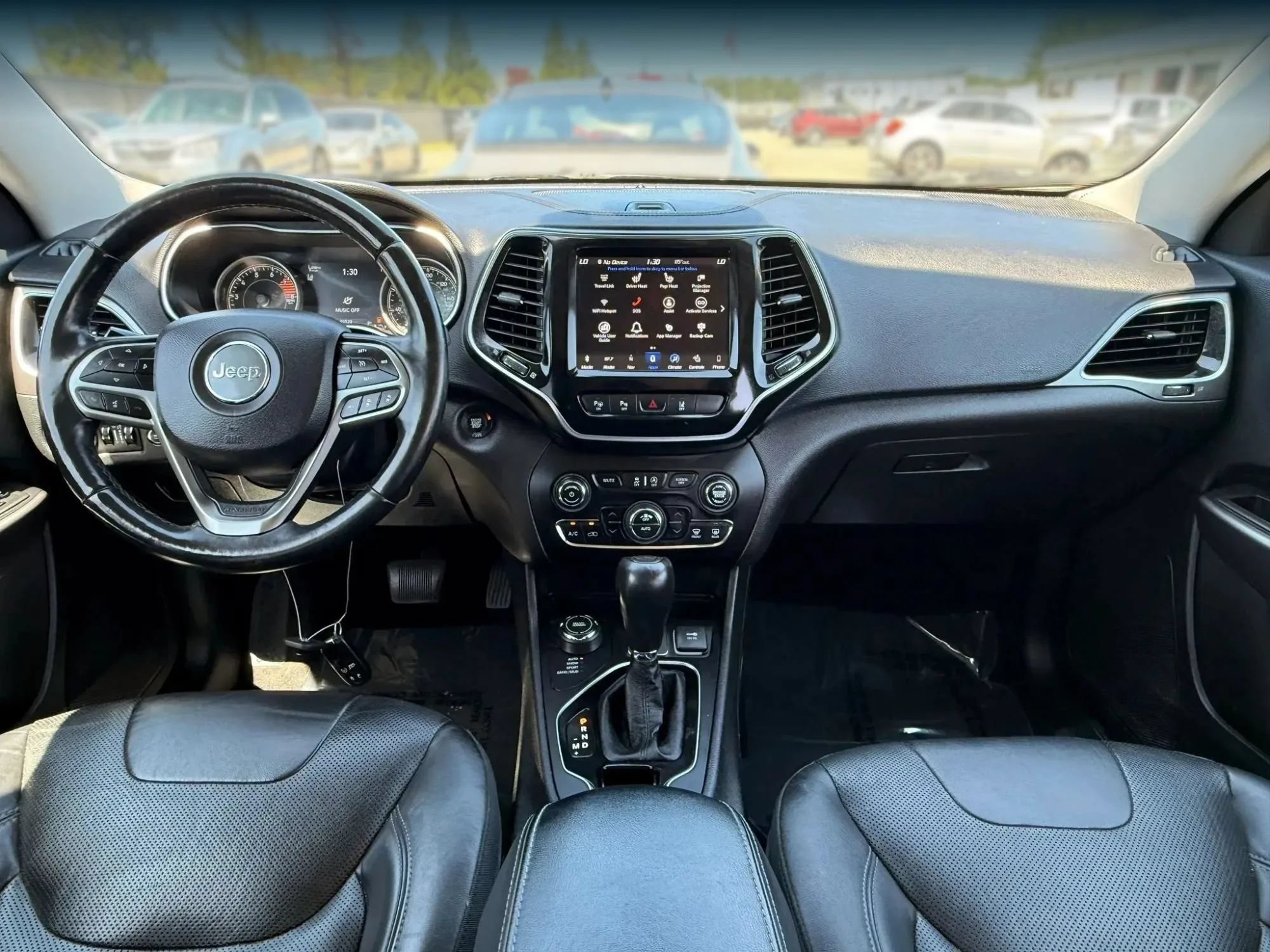 Used 2019 Jeep Cherokee Limited w/ Technology Group AWD/4WD image 3