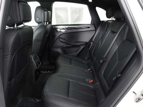 Used 2025 Porsche Macan image 33