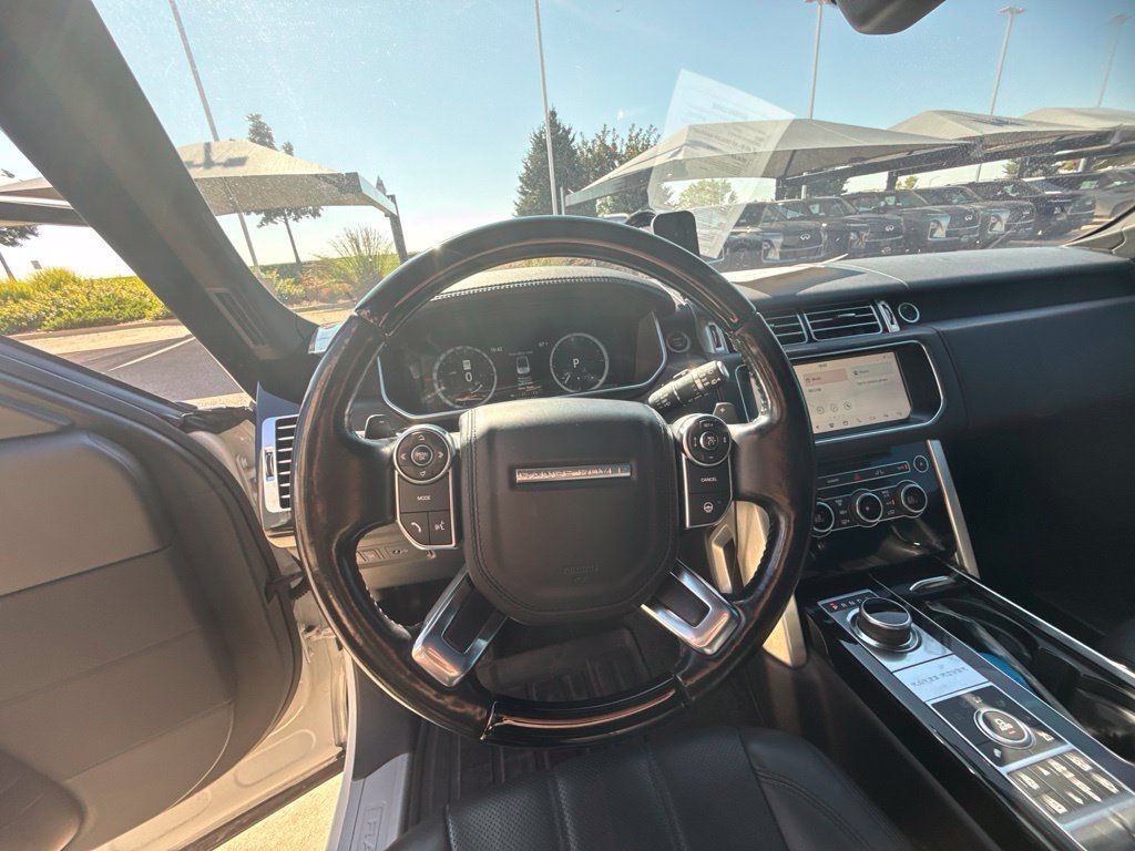 Used 2017 Land Rover Range Rover HSE AWD/4WD image 16