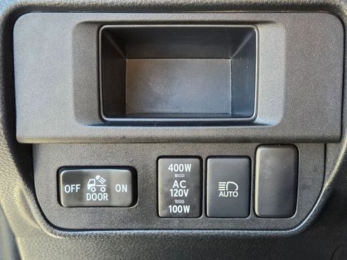 Used 2019 Toyota Tacoma TRD Off-Road w/ Technology Package AWD/4WD image 35