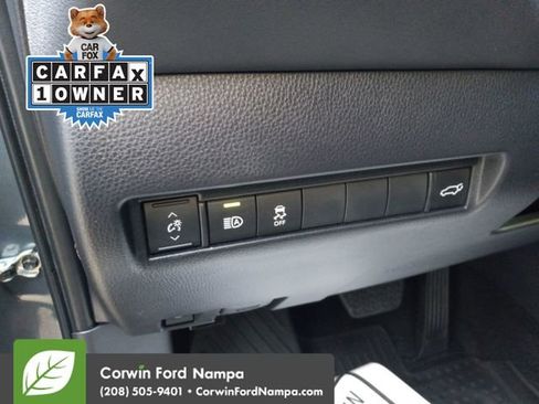 Used 2023 Toyota Venza XLE image 13