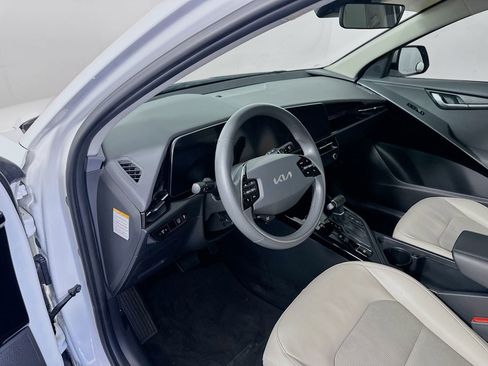 Used 2023 Kia Niro EX FWD image 9