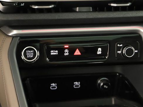 Used 2025 Audi Q5 Prestige AWD/4WD image 29