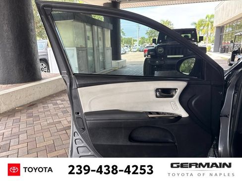 Used 2018 Toyota Avalon Touring FWD image 14