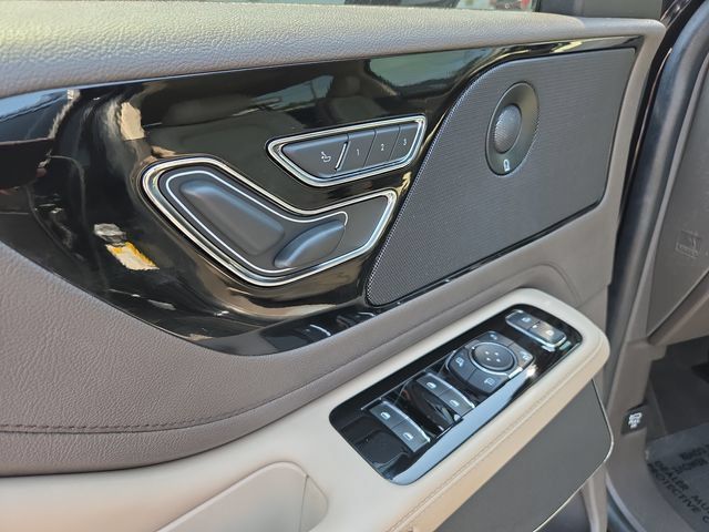 Used 2022 Lincoln Aviator Reserve w/ Elements Package Plus AWD/4WD image 16