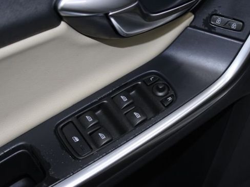 Used 2018 Volvo S60 T5 Dynamic w/ Vision Package image 8