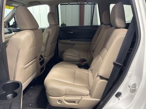Used 2021 Honda Pilot Touring image 17