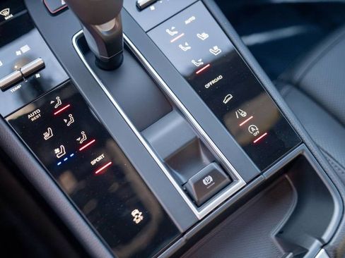 New 2026 Porsche Macan AWD/4WD image 21