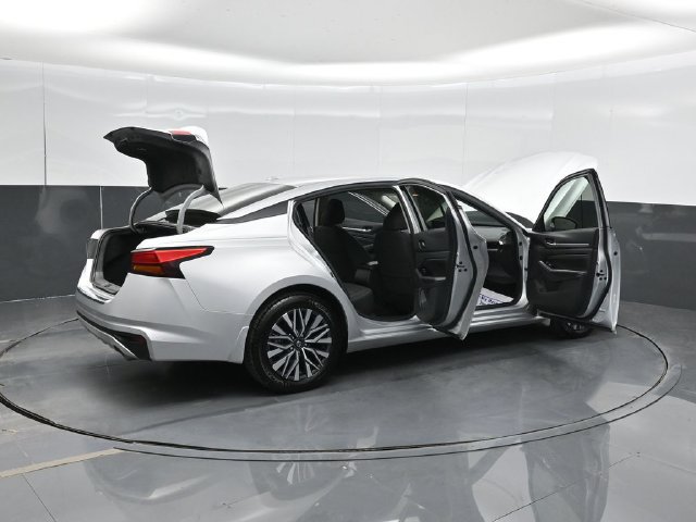Used 2023 Nissan Altima 2.5 SV w/ SV Premium Package FWD image 56