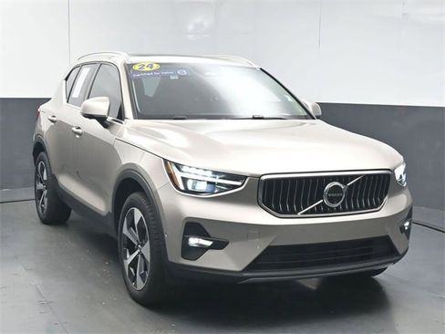 Certified 2024 Volvo XC40 B5 Plus w/ Protection Package Premier image 2