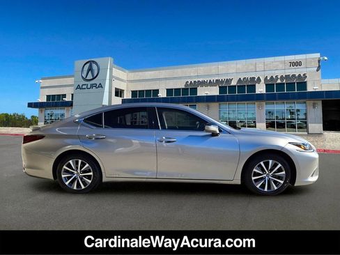 Used 2019 Lexus ES 300h w/ Accessory Package 2 FWD image 6