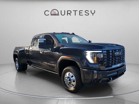 Used 2024 GMC Sierra 3500 Denali Ultimate image 4