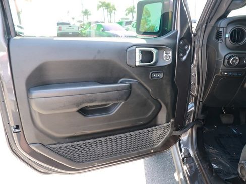 Used 2024 Jeep Wrangler Unlimited Rubicon 4xe w/ Technology Group AWD/4WD image 17