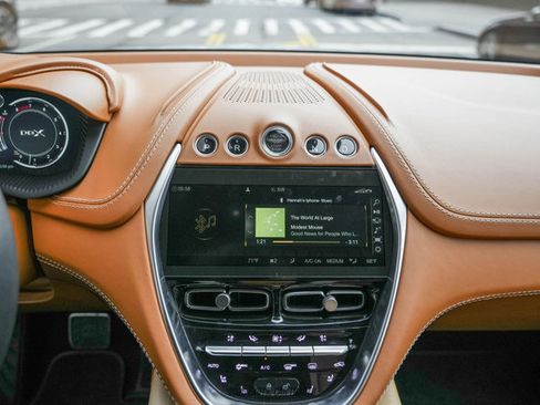 Used 2021 Aston Martin DBX image 20