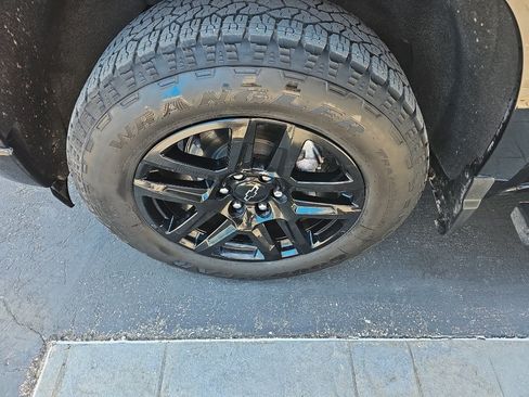 Used 2022 Chevrolet Silverado 1500 RST w/ Z71 Off-Road Package AWD/4WD image 9