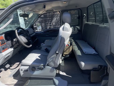 Used 2006 Ford F350 Lariat image 7