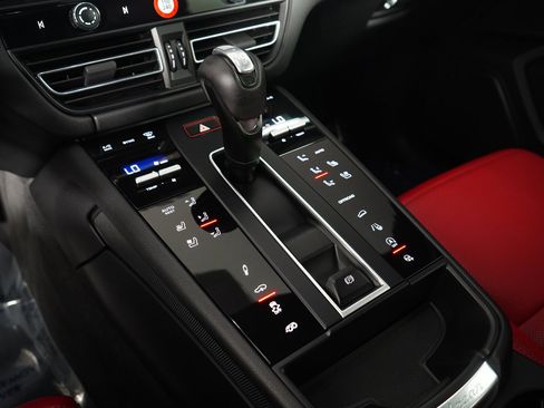 Used 2023 Porsche Macan GTS w/ Premium Package Plus image 41