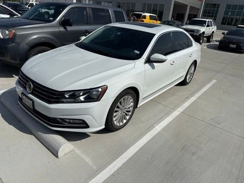 Used 2016 Volkswagen Passat 1.8T SE FWD image 3