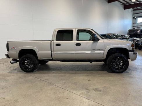 Used 2006 GMC Sierra 2500 SLE w/ Onstar Plus Package AWD/4WD image 8