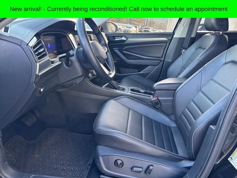 Used 2022 Volkswagen Jetta SE image 9