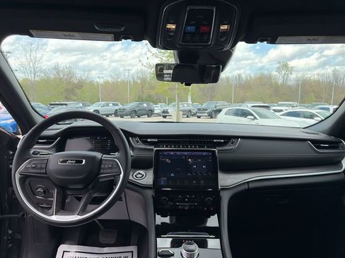 Used 2024 Jeep Grand Cherokee L Limited w/ Luxury Tech Group II image 30