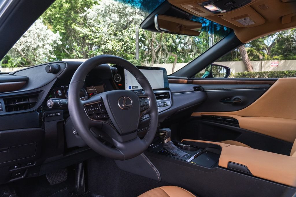 Used 2025 Lexus ES 300h w/ Premium Package FWD image 15