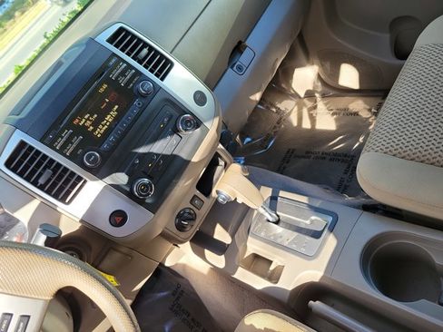 Used 2014 Nissan Frontier SV image 29