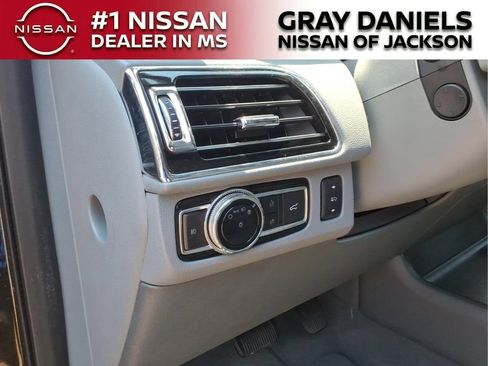 Used 2019 Lincoln Navigator L Select RWD image 13