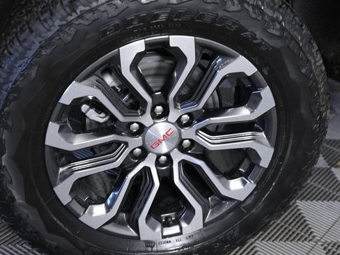 Used 2025 GMC Canyon Denali image 60