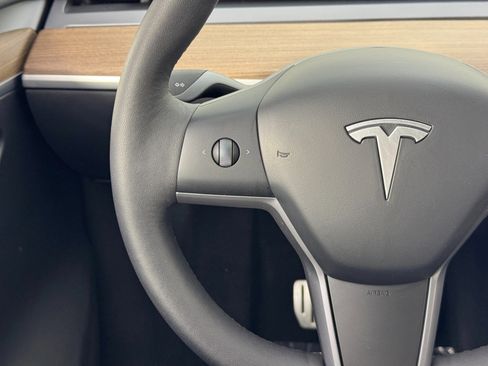 Used 2024 Tesla Model Y Performance image 18