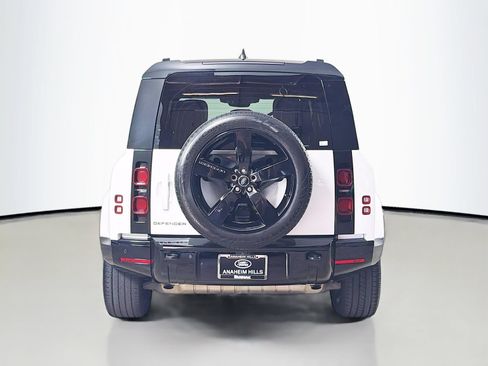 Certified 2024 Land Rover Defender 110 X-Dynamic SE AWD/4WD image 4