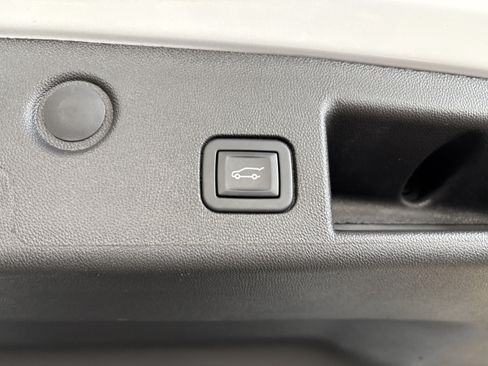 Used 2024 Chevrolet Equinox LT FWD image 28