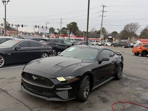 Used 2018 Ford Mustang Coupe RWD image 9