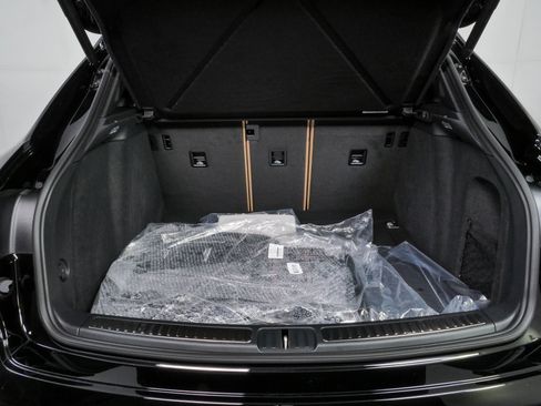 New 2026 Porsche Macan AWD/4WD image 32