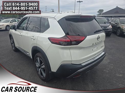 Used 2022 Nissan Rogue SL w/ SL Premium Package image 3