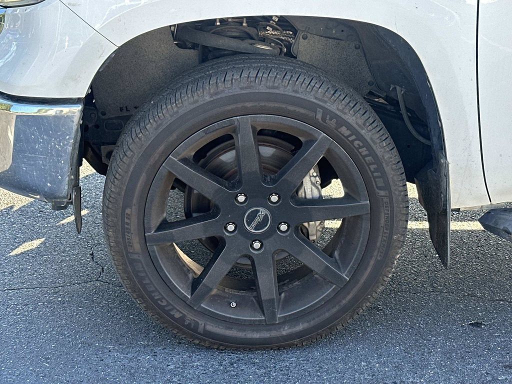 Used 2021 Toyota Tundra SR5 w/ SR5 Leather Package AWD/4WD image 11