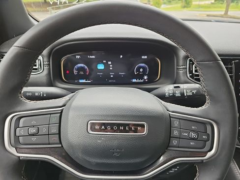 Used 2023 Jeep Wagoneer 4WD w/ Premium Group I image 21