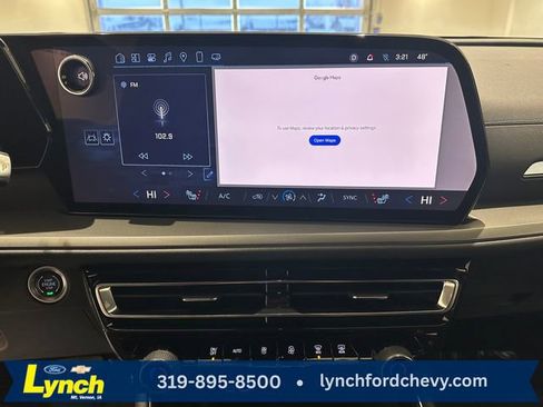 Used 2025 Chevrolet Traverse LT image 11