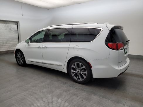 Used 2017 Chrysler Pacifica Limited FWD image 3