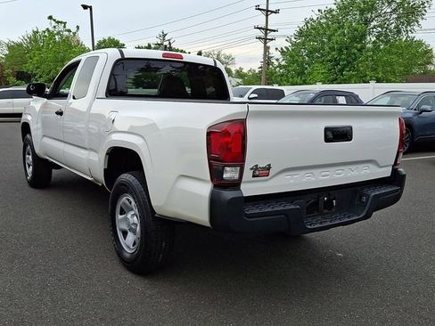 Certified 2022 Toyota Tacoma SR AWD/4WD image 4