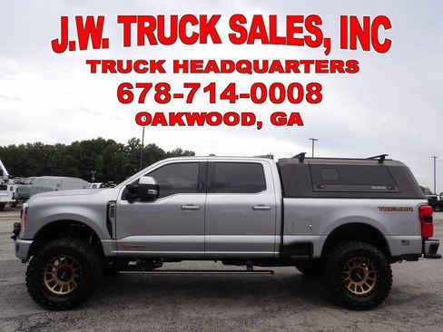 Used 2023 Ford F250 Platinum w/ Tremor Off-Road Package AWD/4WD image 2