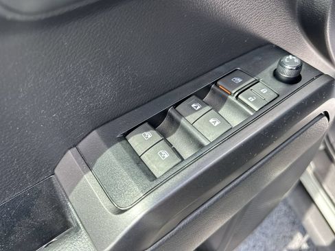 Used 2022 Toyota Tacoma TRD Off-Road AWD/4WD image 19