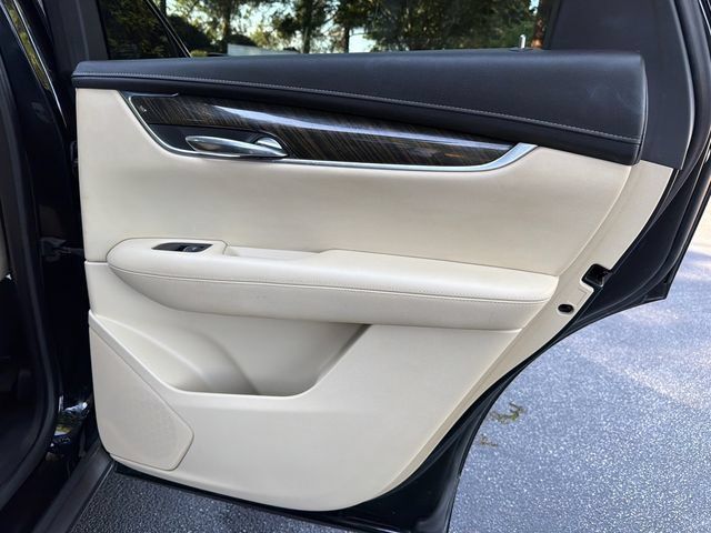 Used 2017 Cadillac XT5 FWD image 16