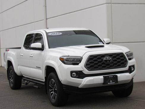Certified 2023 Toyota Tacoma TRD Sport AWD/4WD image 2