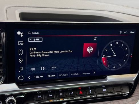 Used 2024 GMC Sierra 1500 SLT w/ SLT Premium Package image 17