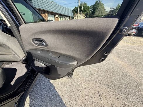 Used 2019 Honda HR-V LX image 59