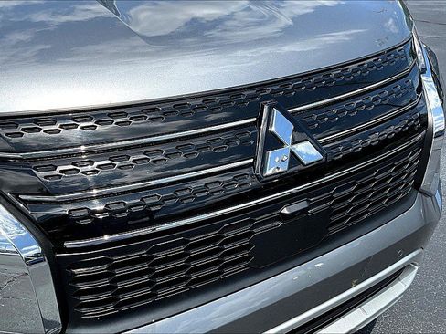 Used 2023 Mitsubishi Outlander SE image 8